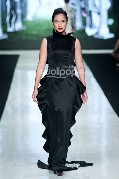 Jakarta, Indonesia - 23 Oktober. Patrick Owen. MAZDA YOUNG VIBRANT DESIGNERS Kodo soul of motion. Jakarta Fashion Week 2014 at Senayan City. 23 Oktober 2013. Jakarta. [Foto: Mohammad Abduh/Wolipop]