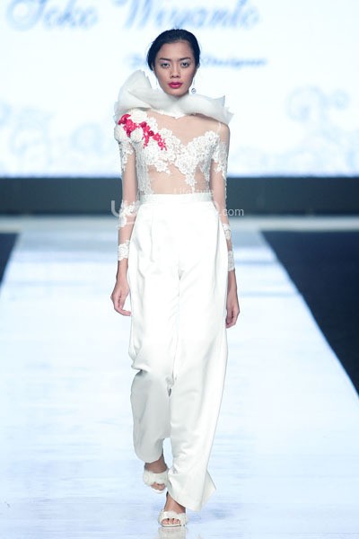 Jakarta, Indonesia - 23 Oktober. Soko Wiyanto Fiore. MAZDA YOUNG VIBRANT DESIGNERS Kodo soul of motion. Jakarta Fashion Week 2014 at Senayan City. 23 Oktober 2013. Jakarta. [Foto: Mohammad Abduh/Wolipop]