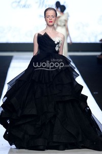 Jakarta, Indonesia - 23 Oktober. Soko Wiyanto Fiore. MAZDA YOUNG VIBRANT DESIGNERS Kodo soul of motion. Jakarta Fashion Week 2014 at Senayan City. 23 Oktober 2013. Jakarta. [Foto: Mohammad Abduh/Wolipop]