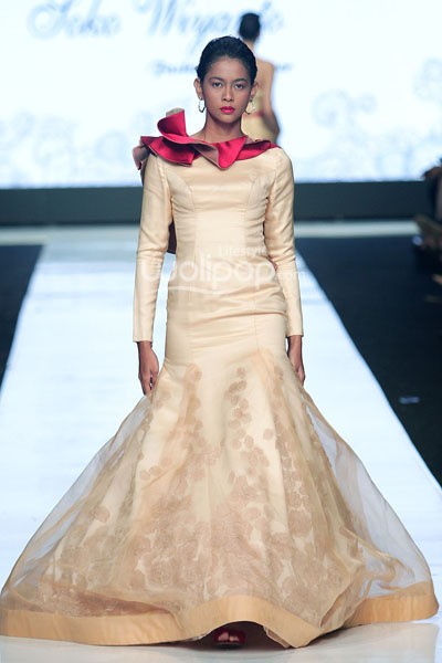 Jakarta, Indonesia - 23 Oktober. Soko Wiyanto Fiore. MAZDA YOUNG VIBRANT DESIGNERS Kodo soul of motion. Jakarta Fashion Week 2014 at Senayan City. 23 Oktober 2013. Jakarta. [Foto: Mohammad Abduh/Wolipop]