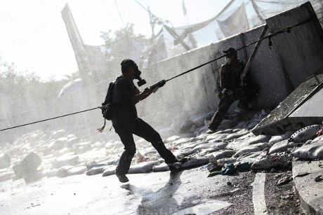 Pendemo Thailand Dibiarkan Lewati Barikade dan Masuki Markas Polisi