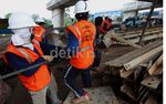 Jalan Besi di  Bawah Flyover Kalibata Dibongkar