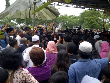 Ratusan Pelayat Iringi Kepergian Ayahanda Jupe