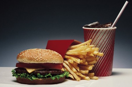 Agar Tak Terlalu Sering Membeli Junk Food, Lakukan Trik Praktis Ini
