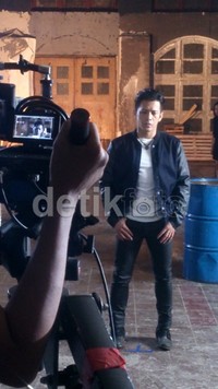 Kali ini agak beda, biasanya kita ikut dalam cerita, sekarang kita main band aja. Jadi lebih enak ya nggak banyak kerjaan, kometar sang vokalis Ariel.