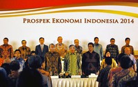 Acara dibuka Ketua KEN Chairul Tanjung yang didampingi para anggota KEN.