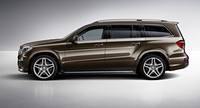 Penampilan luar GL 350 CDI menunjukkan desain eksterior yang sporty dan powerful berkat AMG exterior sports package. (dok Mercedes-Benz).