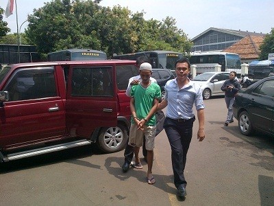 Berpeci Putih, Tompel Penyiram Air Keras Diserahkan ke Kejari Jaktim