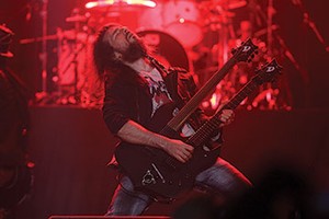 Bumblefoot Tak Ingin Mengkhianati Axl Rose dengan Manggung Bersama Slash