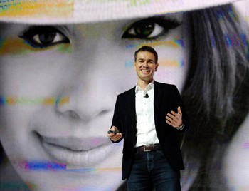 90 persen adalah wanita muda. Ini tidak mengejutkan. Wanita bisa menceritakan pengalaman dan membangun kepercayaan dengan komunitas mereka. Itu yang menjadi nilai utama, kata Chris Pirillo, internet personality. (kredit foto: getty images)