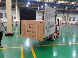 Begini Caranya TV Ultra HD Dirakit di Bekasi