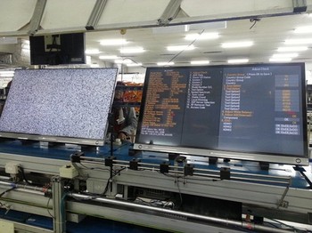 Dilanjutkan dengan penginstalan firmware dan sistem operasinya yang merupakan menu yang dapat diakses penggunanya untuk mengoperasikan TV Ultra HD LG.