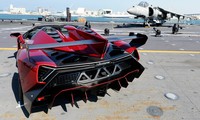Mobil yang dibanderol dengan harga 2,8 juta pounds atau sekitar Rp 51,2 miliar dipamerkan di kapal perang terbaru Angkatan Laut Italia, MM Cavour. (dok Lamborghini).
