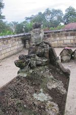 Patung Tanda Cinta Bertepuk Sebelah Tangan di Samosir
