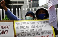 Buruh berorasi di depan kantor BUMN. Lamhot Aritonang/detikFoto.