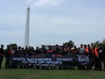 Road Warriors di Tugu Pahlawan