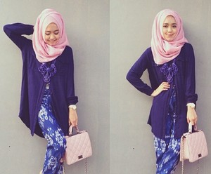 Hijab Style: Dini Djoemiko, Hijabers yang Mahir Bergaya Color-Block