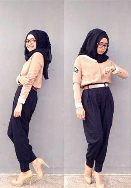 Hijab Style Dini Djoemiko Hijabers Yang Mahir Bergaya Color Block