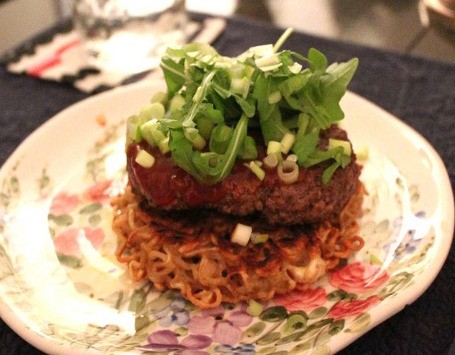Yuk, Bikin Ramen Burger Lezat dengan Lima Langkah Mudah Ini!