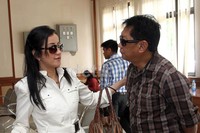 Datang terpisah, keduanya terlihat tenang. Akew/detikHOT.