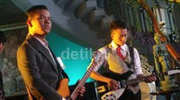 Dalam video klip itu para personel Nidji tidaklah berperan banyak. Mereka hanya bermain sebagai band seperti biasa.