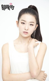 Seulgi adalah satu-satunya member wanita yang diperkenalkan SM lewat SM ROOKIES hingga saat ini. (SME)