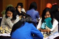 Sejumlah mahasiswa dari perguruan tinggi se-Indonesia mengikuti kejuaraan nasional Catur Mahasiswa 2013.