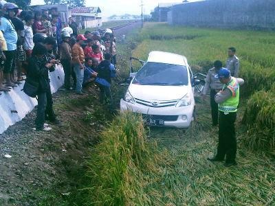 Xenia Ringsek Dihantam Senja Majapahit