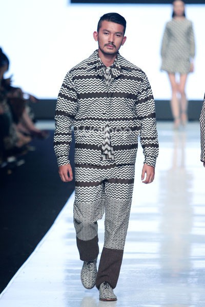 Jakarta, Indonesia - 24 Oktober. Populo Batik. DEWI FASHION KNIGHTS Tale of The Goddess Jakarta Fashion Week 2014 at Senayan City. 24 Oktober 2013. Jakarta. [Foto: Mohammad Abduh/Wolipop]