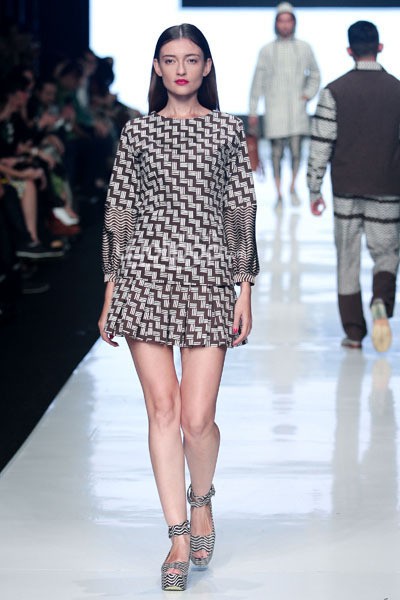 Jakarta, Indonesia - 24 Oktober. Populo Batik. DEWI FASHION KNIGHTS Tale of The Goddess Jakarta Fashion Week 2014 at Senayan City. 24 Oktober 2013. Jakarta. [Foto: Mohammad Abduh/Wolipop]