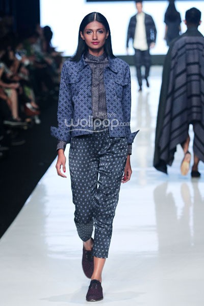 Jakarta, Indonesia - 24 Oktober. Populo Batik. DEWI FASHION KNIGHTS Tale of The Goddess Jakarta Fashion Week 2014 at Senayan City. 24 Oktober 2013. Jakarta. [Foto: Mohammad Abduh/Wolipop]