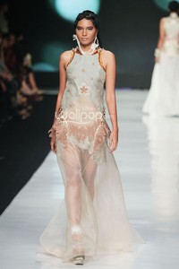 Jakarta, Indonesia - 24 Oktober 2013. Toton Januar The Sultan and The Mermaid Queen. DEWI FASHION KNIGHTS Tale of The Goddess. Jakarta Fashion Week 2014 at Senayan City. Jakarta. [Foto: Mohammad Abduh/Wolipop]