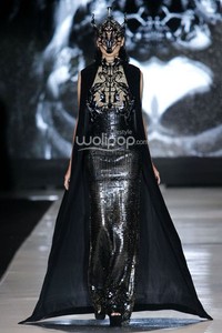 Jakarta, Indonesia - 24 Oktober. Tex Saverio Exoskeleton DEWI FASHION KNIGHTS. Tale of The Goddess. Jakarta Fashion Week 2014 at Senayan City, 24 Oktober 2013. Jakarta. [Foto: Mohammad Abduh/Wolipop]