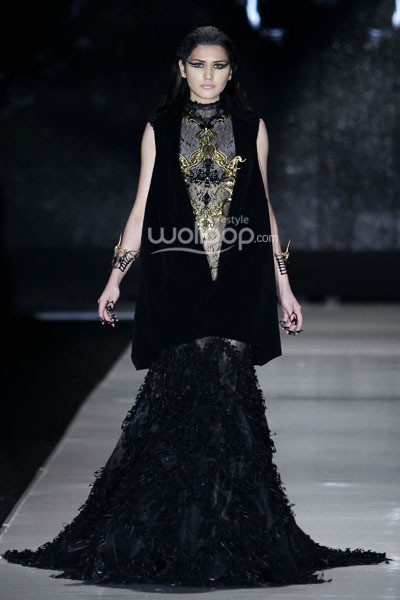 Jakarta, Indonesia - 24 Oktober. Tex Saverio Exoskeleton DEWI FASHION KNIGHTS. Tale of The Goddess. Jakarta Fashion Week 2014 at Senayan City, 24 Oktober 2013. Jakarta. [Foto: Mohammad Abduh/Wolipop]