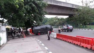 Saksi Lihat Pikap Sampah Sempat Berhenti di Samping Kedubes AS