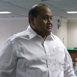 Emir Moeis Protes KPK Tak Periksa JBIC di Kasus PLTU Tarahan