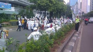 FPI Demo Menkes Soal Pekan Kondom, Lalin Kuningan Arah Menteng Macet