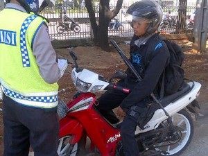 Terobos Busway di Daan Mogot, Polisi Bersenjata Laras Panjang Ditindak