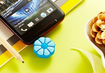 Flower Candy AH172 dilengkapi dengan kapasitas besar 8GB, 16GB dan 32GB. (kredit foto: Apacer)