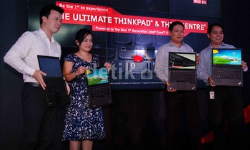 Para petinggi Lenovo meluncurkan produk baru mereka.