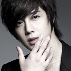 Kim Hyun Joong Menang Penghargaan Yahoo Asia Buzz Awards 2013