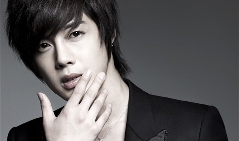 Kim Hyun Joong Menang Penghargaan Yahoo Asia Buzz Awards 2013