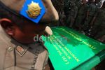 Satpol PP Amankan Papan Nama di Taman BMW