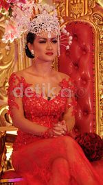 Julia Perez Resmi Dilamar Gaston