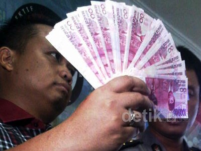Pengedar Dolar Singapura dan Rupiah Palsu Dibekuk