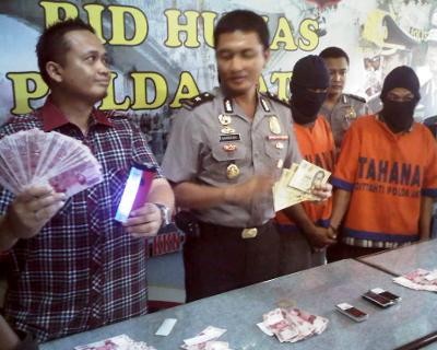 Pengedar Rupiah dan Dolar Singapura Palsu Diringkus