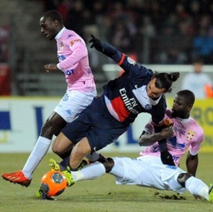 Laju Tak Terkalahkan PSG Terhenti di Markas Evian