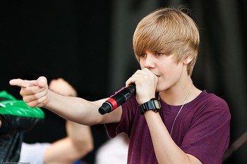     Berikan saya USD 200 ribu dan 20 ponsel BlackBerry, maka saya akan jadi brand ambassador Anda, kata Bieber. Tawaran itu ditolak mentah-mentah oleh BlackBerry. (kredit foto: istimewa)