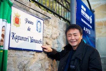     Kazunori Yamauchi, otak di balik kesuksesan game balap Gran Turismo. Pria jepang ini menjabat sebagai CEO Polyphony Digital sekaligus seorang pebalap mobil professional. (kredit foto: kotaku)