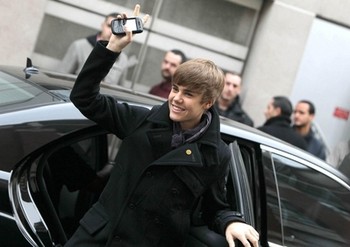     Di masa jayanya, BlackBerry ternyata pernah menolak bantuan Justin Bieber. Hal ini diungkap Vincent Washington, manager senior yang ikut mengembangkan bisnis perusahaan tersebut di era 2001 hingga 2011. (kredit foto: istimewa)